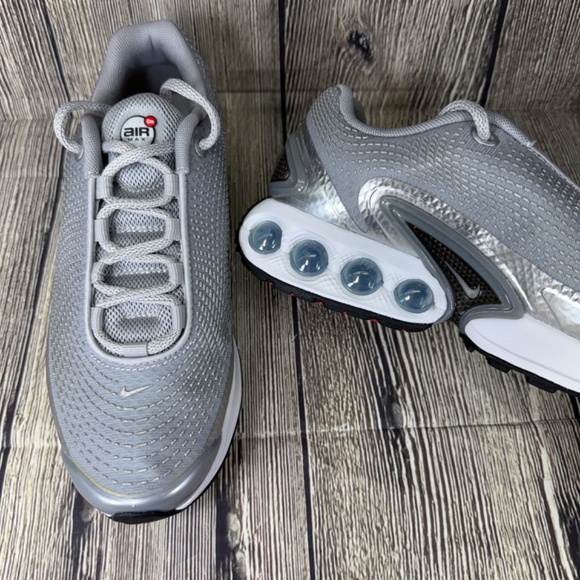 Nike Air Max Dn PRM Metallic Silver/Black/White Womens size 7 HJ9638-001 - Picture 6 of 9